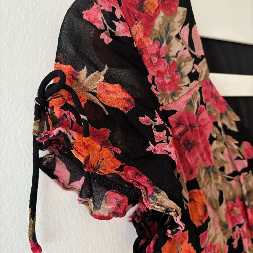 NWOT floral rayon crinkle midi dress red floral rose asymmetrical flouncy Vneck - Picture 3 of 8